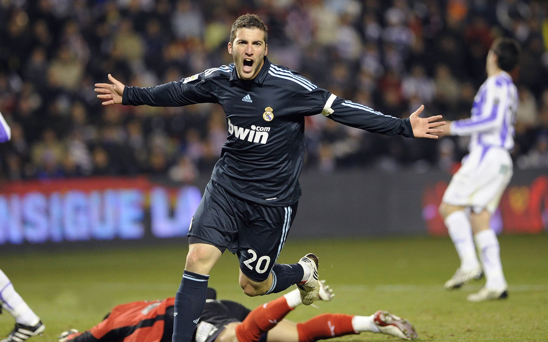 各队的“秘密武器”曝光:复盘冠军又一秘诀,秘密武器特质